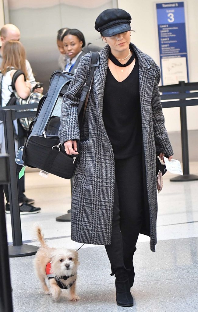 denimology's tweet photo. Vanessa Hudgens' Airport Style in Parker Smith Jeans - https://t.co/bYx7I3Yqgh @vanessahudgens @parkersmithjean #theperfectfit @sanctuaryclothing #blackjeans #croppedjeans #stephem #airportstyle #trending #styling https://t.co/sAwyDtadtd