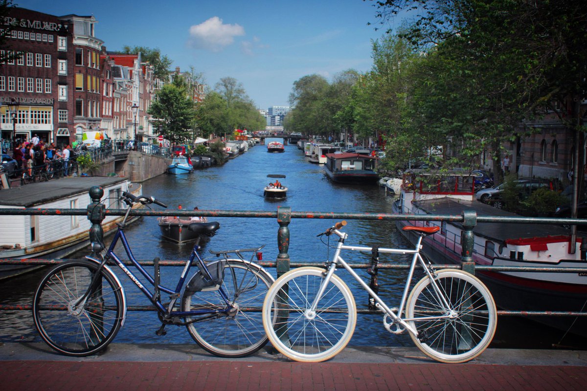 tim_czyk's tweet photo. Amsterdam 🇳🇱
#interrail #travel #explore #interrail2017 #dam #amsterdam #netherlands #typicaldamphoto #photography #bike #canal #europe https://t.co/EZ0ZaqC5mz