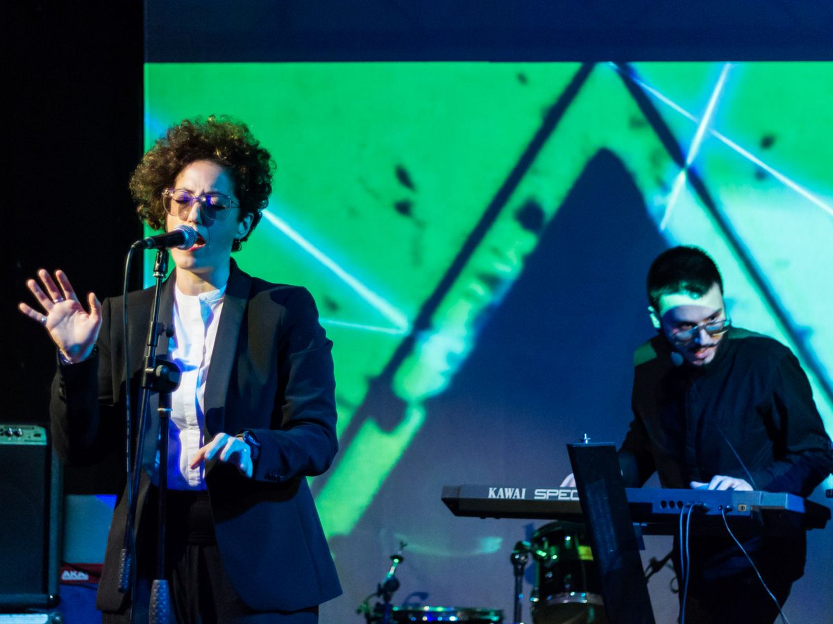 VidraOfficial's tweet photo. #vidra #ruparuparecords #synthpop #technopop #live #liveshow #synthplayer #tcelectronics #tchelicon #newtracks #tesla #secondalbum https://t.co/EPhAAP0gOz