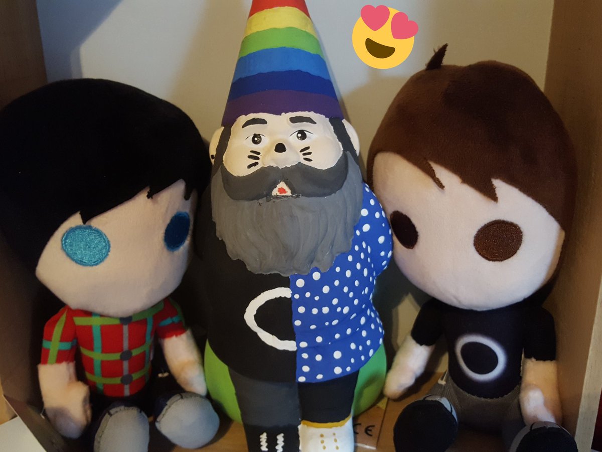 xhayp_ptg's tweet photo. Gnorbert the gnome turns 1today! we crafted him for #tatinofberlin, now he reminds me of one of the best days ever! thank you @AmazingPhil & @danielhowell for bringing him up on stage! i can't wait to thank you in person when is see you in June for #interactiveintroverts 😍 https://t.co/bmzAVuiGMm
