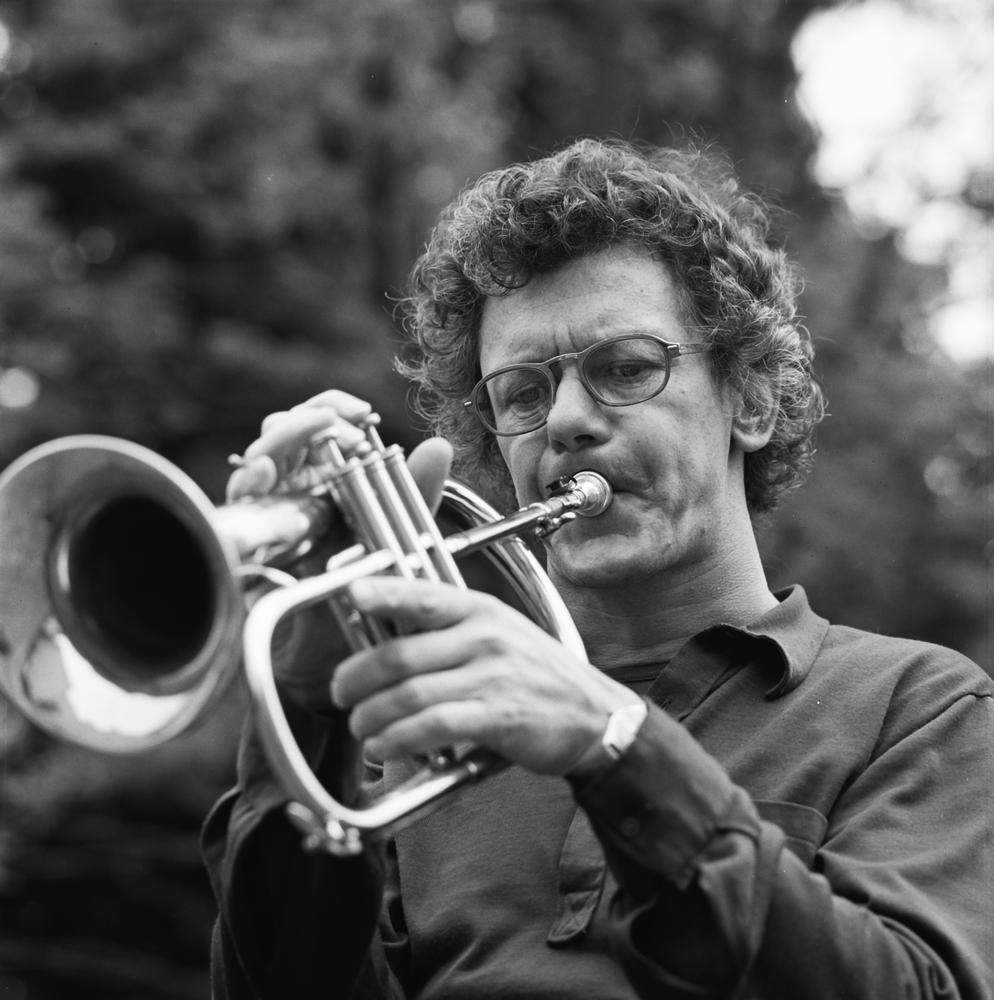 Jazzmusicus Ack van Rooyen - inmiddels 87 - heeft gisteren de Blijvend Applaus-prijs gekregen. Lees alles over zijn imposante loopbaan: muziekencyclopedie.nl/action/entry/A…