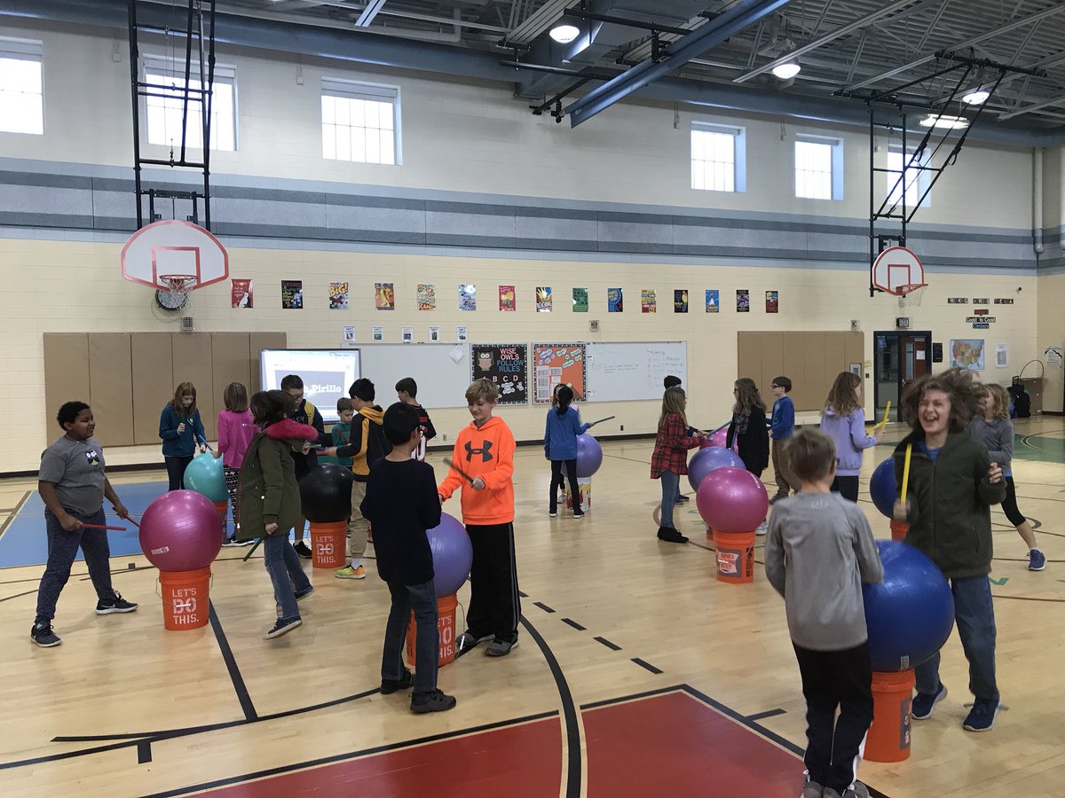 ALeRouxPETeach's tweet photo. Drums Alive is happening @FolgerMacCAKrew @FolgerAACPS !! Rhythms, movements and creativity!! @AACPSHPED #pemovesmd @AACountySchools #AACPSAwesome https://t.co/hmZ85L1s1N