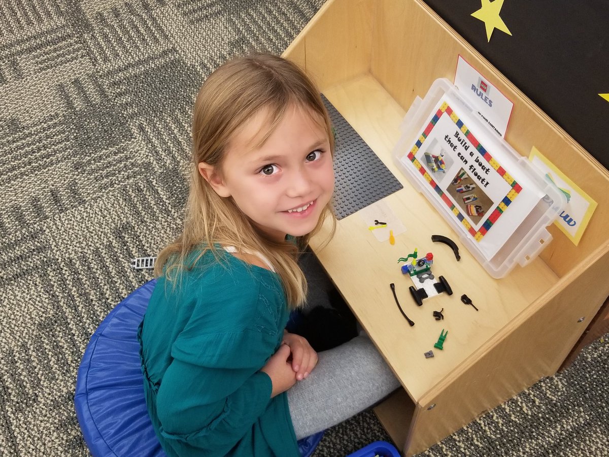 AmberConley88's tweet photo. Our November #lego challenge was to build a boat that can float!! We had some trials and errors, but we never gave up! #makerspace #STEM #stcr13 @STCElementary https://t.co/n8cY60gzXt
