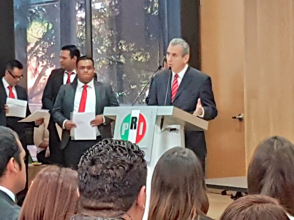 MiguelChicoOfl's tweet photo. Presente en la toma de protesta de las dirigencias Nacional y Estatales de @REMX_Nacional https://t.co/jVF2NUK9TJ