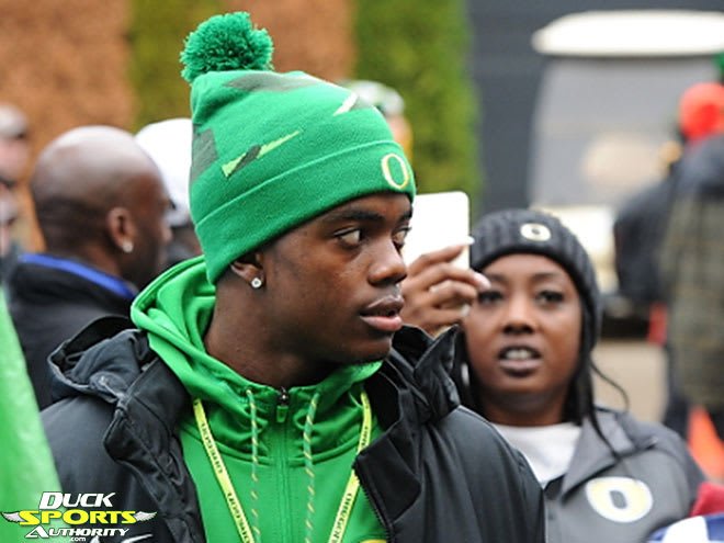 DuckSports's tweet photo. #Rivals250 honoree and nations' No. 6 all-purpose RB @Jashaun06 gave his official visit to Oregon a '10'. But says his mom may have liked it even more. https://t.co/UbTPwfDCJg $ https://t.co/mkXYrCqjem