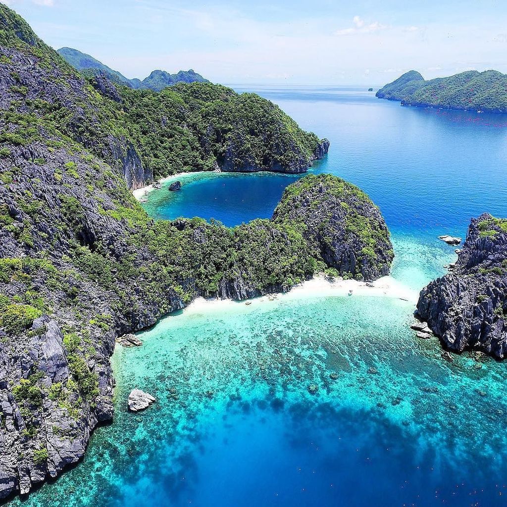 StampTravel's tweet photo. Stamp #750 - Philippines 🇵🇭: Coves, Caves &amp; Hidden Beaches - What more could you want? 🤔🌊 Matinloc island in #ElNido, Palawan, #Philippines is covered with primary forest, limestone rocks, little tiny beaches, coves, caves and hidden beaches. The bes… https://t.co/SMvHpTRd5W https://t.co/th4K01tEzY