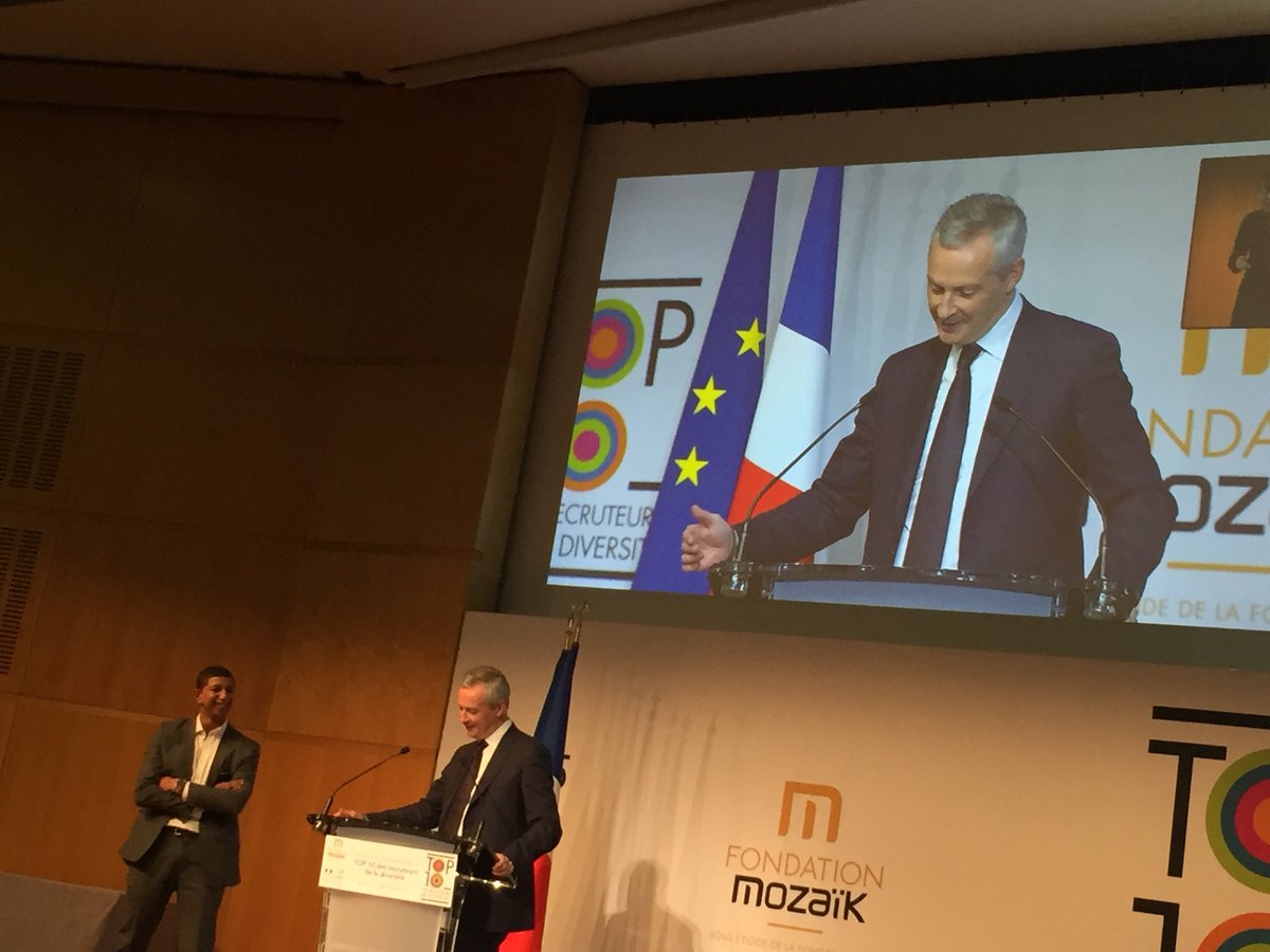 i_engagement's tweet photo. Clôture de la cérémonie du #Top10 des recruteurs de la diversité, en présence de @BrunoLeMaire, Ministre de l’Économie et des Finances, et @SaidHammouche, Président de @MozaikFondation 👏🏼
#LiveIDE2017
#Engagement
#Top10versité https://t.co/0rG09g9jbW