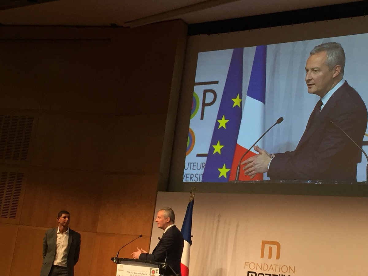 i_engagement's tweet photo. Clôture de la cérémonie du #Top10 des recruteurs de la diversité, en présence de @BrunoLeMaire, Ministre de l’Économie et des Finances, et @SaidHammouche, Président de @MozaikFondation 👏🏼
#LiveIDE2017
#Engagement
#Top10versité https://t.co/0rG09g9jbW
