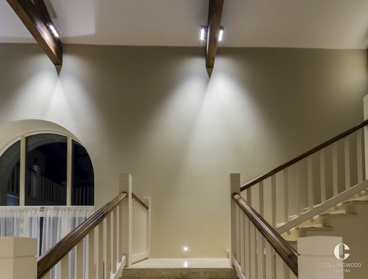 collingwoodfr's tweet photo. Installez des #projecteurs sur des #poutres en bois pour éclairer des #escaliers #LEDLINE
#CWDAstuces https://t.co/XEc8AtX4t8
