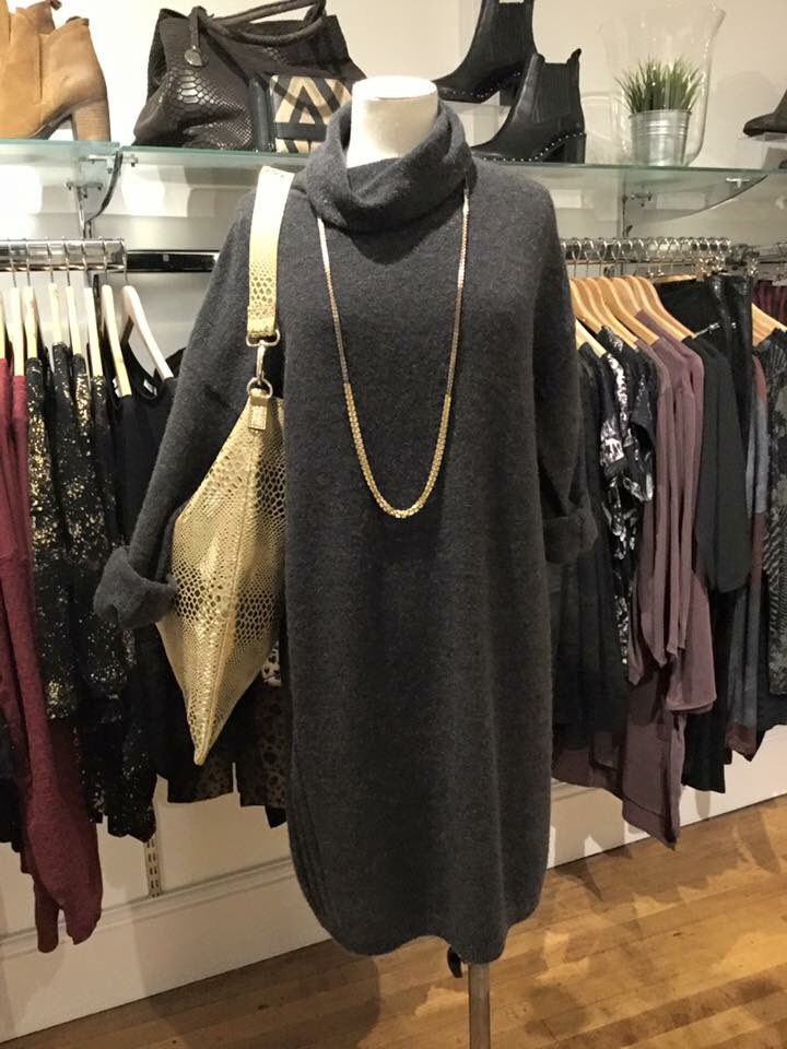 ScarletNorwich's tweet photo. A knitted dress is this seasons must have..! Glam it up with this gorgeous gold bag.. 💛 #norwichindependant #seasonsmusthave https://t.co/k1Y2wiBnqh