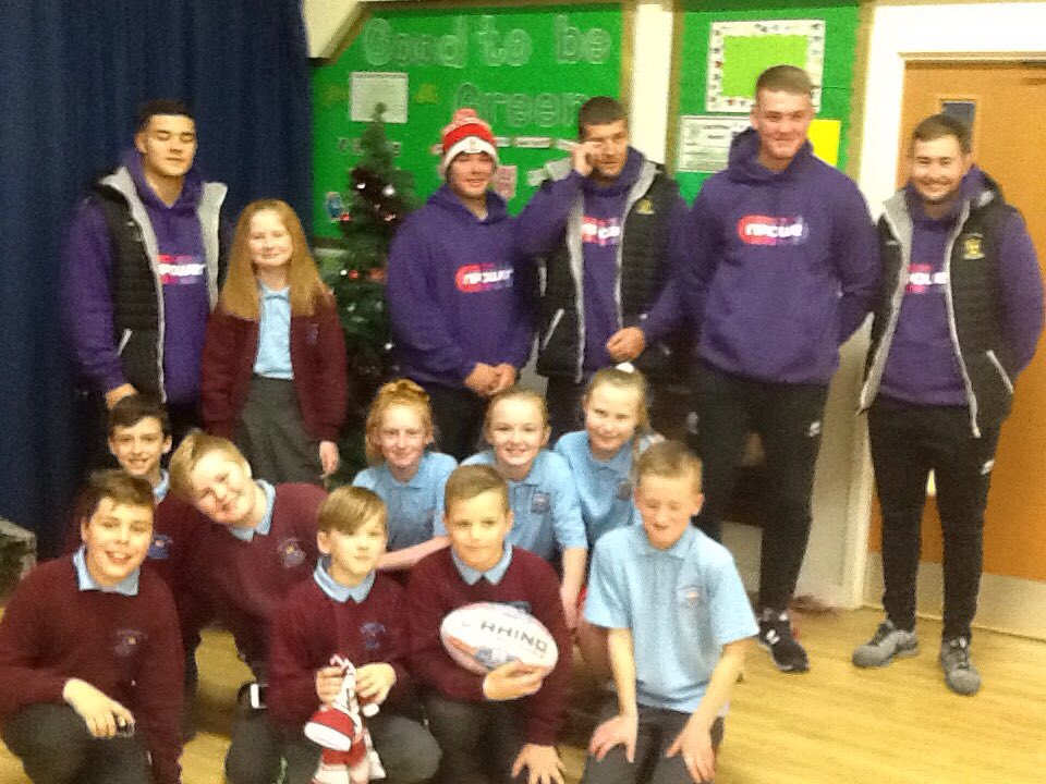 RLHSports's tweet photo. Warriors in the community donated a Christmas tree and children helped decorate it. #Npowerteam14 @rlhughesAIM https://t.co/IxYvGdztMz