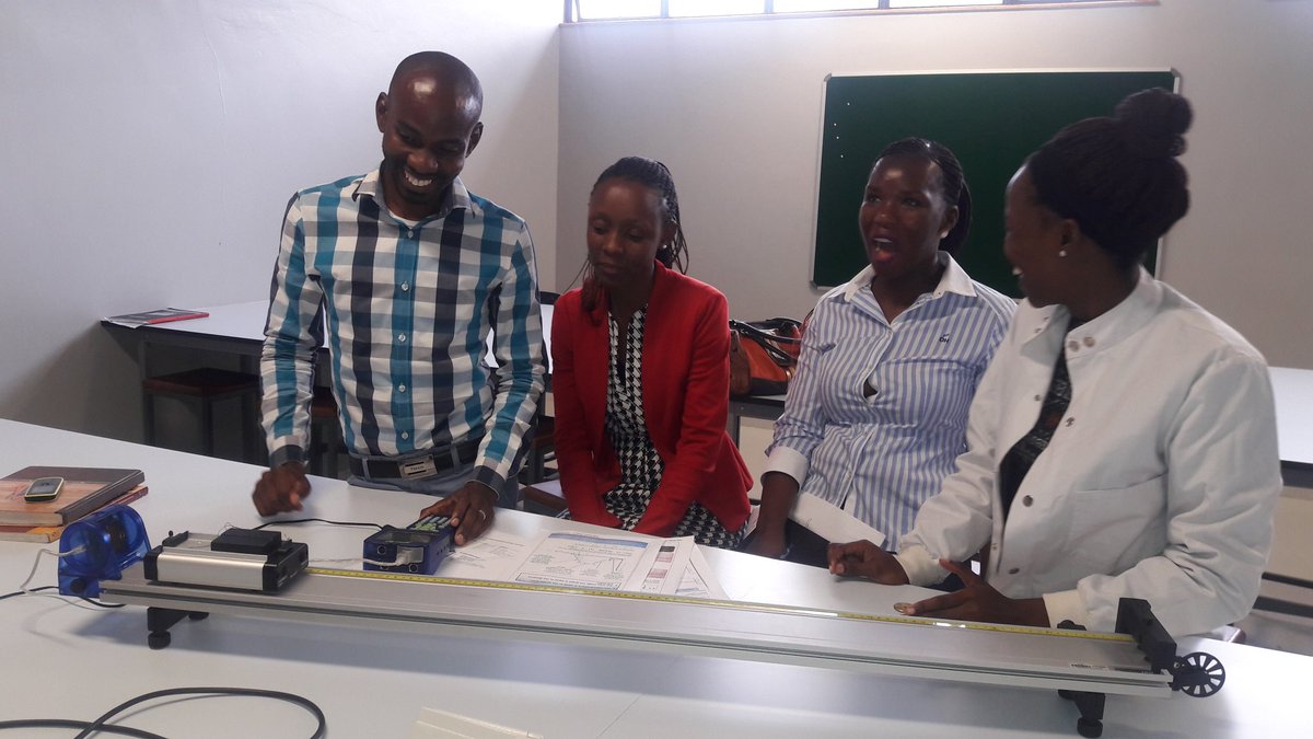 KabeloMoswetsi4's tweet photo. Junior Secondary Science Teachers on a Physics workshop.....Motion and Laws of motion. https://t.co/VsKkbya2p3