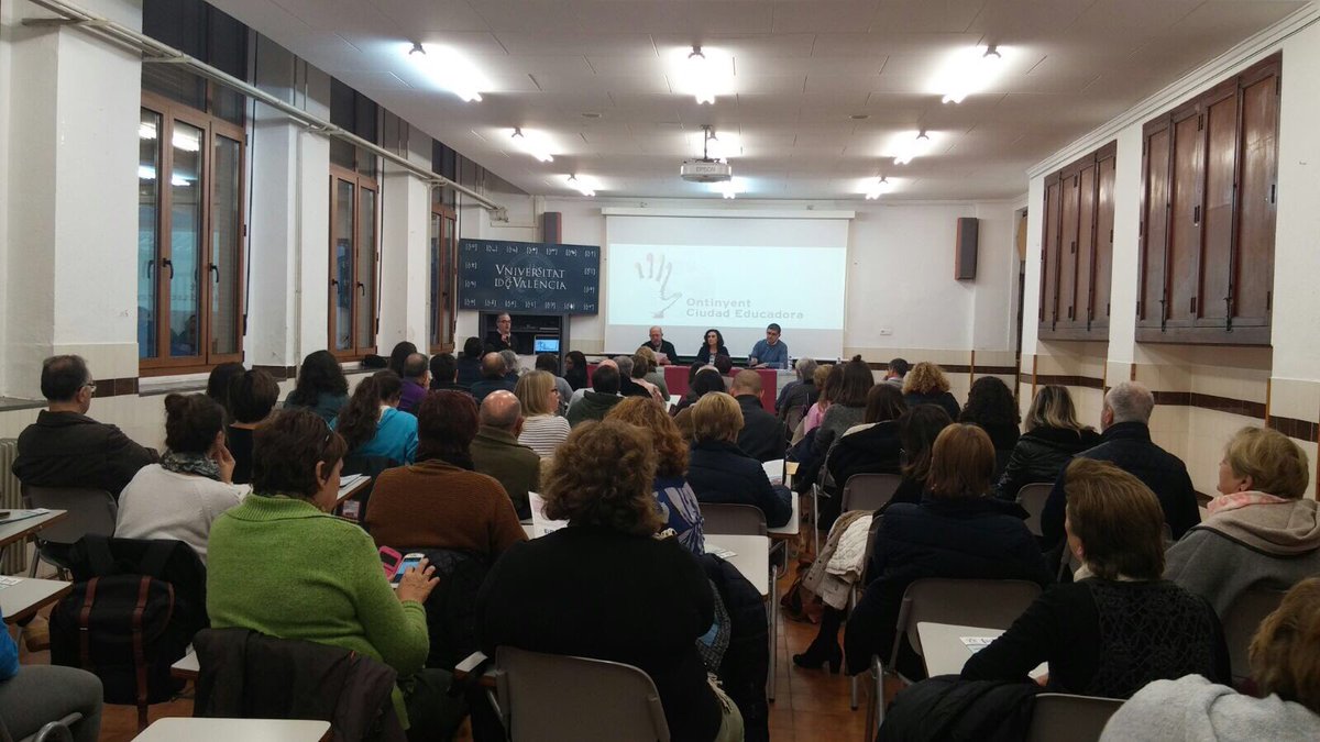 STEPV_Iv's tweet photo. Presentació del llibre “Des del sud valencià” de Tudi Torró a Ontinyent, que arreplega una selecció de la seua col.laboració a l’Allioli durant un bon grapat d’anys. https://t.co/mzjkS1CAbR