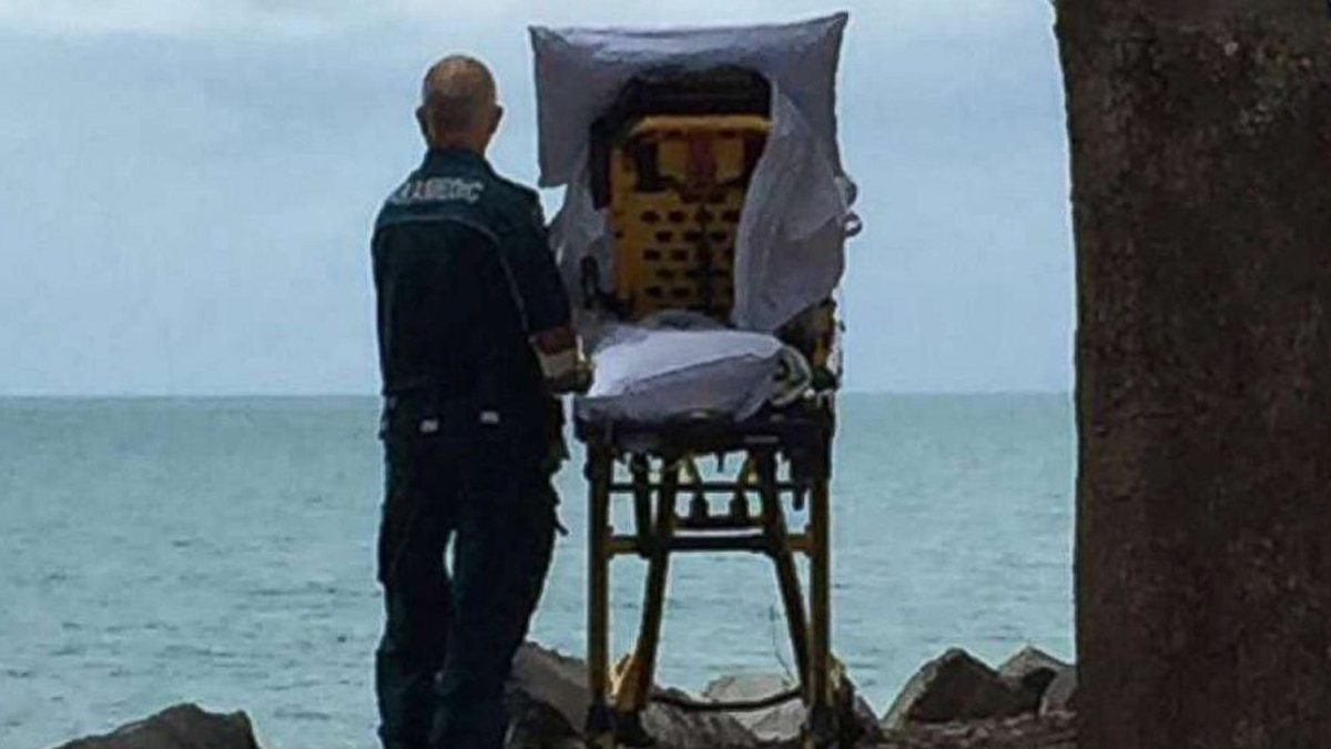 Ambulance crew takes detour so dying woman can see the ocean for last time bit.ly/2zHyHFr?utm_so… https://t.co/145Flid5uW