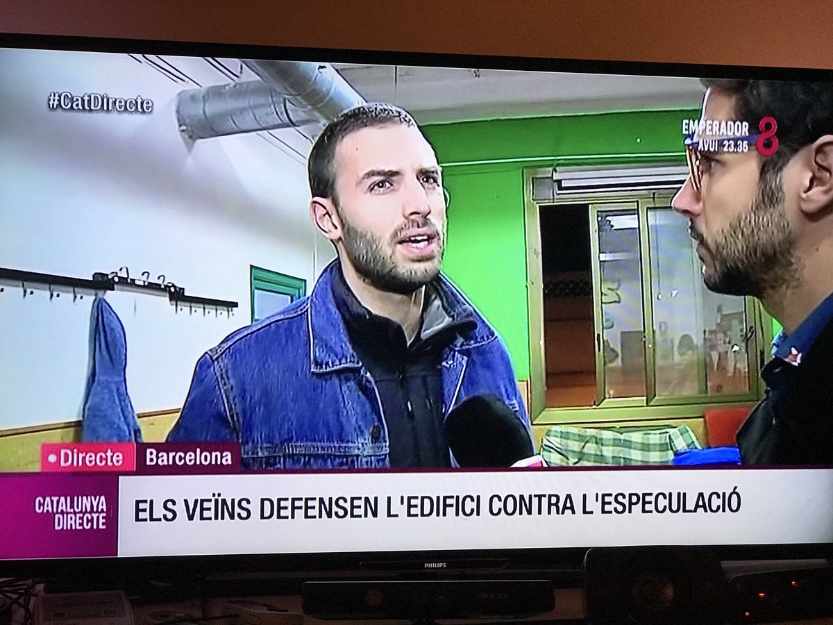 julioservan's tweet photo. .@Albert_arce i en @jcayuela16 al #CatDirecte parlant de la situació del Bloc17. Tot el meu suport a la gent del #defensembloc17! https://t.co/GiV9ErUniE