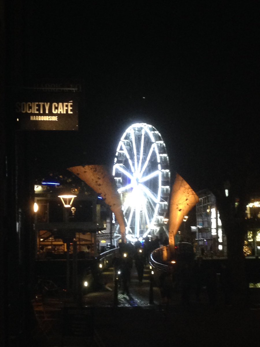 AlbinoBandit's tweet photo. Good evening #Bristol.
#PerosBridge #TwitterAfterDark https://t.co/mx5OqXWmF6