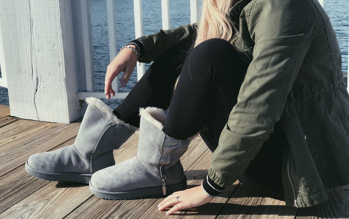 Solteria_NC's tweet photo. The Marcie from Ugg is our favorite new style this season! The glitter textile beneath the zipper is the best part!! ✨
#ugg #thisisugg #womensfashion #shoes #shoegoals #shoestyle #fashion #burlingtonnc #alamancecrossing #NC #shoplocal #womensshoes #shoes #shoegame https://t.co/NeYtZGNepM