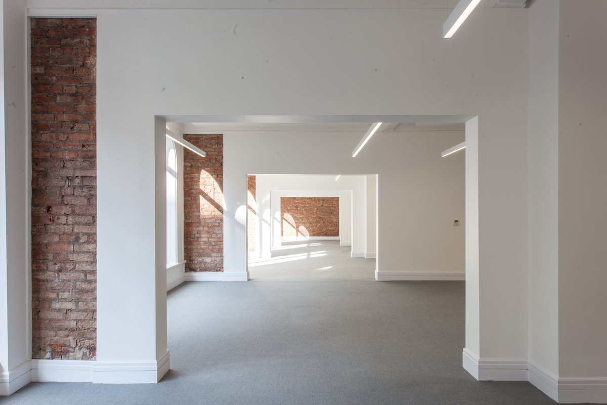 OBIProperty's tweet photo. Newly refurbished 1st floor suite available to let - 3,936 sq ft. Rent at £16.50 psf. Get in touch for more details! #Exposedbrickwork #pendantlighting #airconditioned #Deansgate #MCR #Lancasterbuildings #Characterspace https://t.co/yCJSyXxiW0