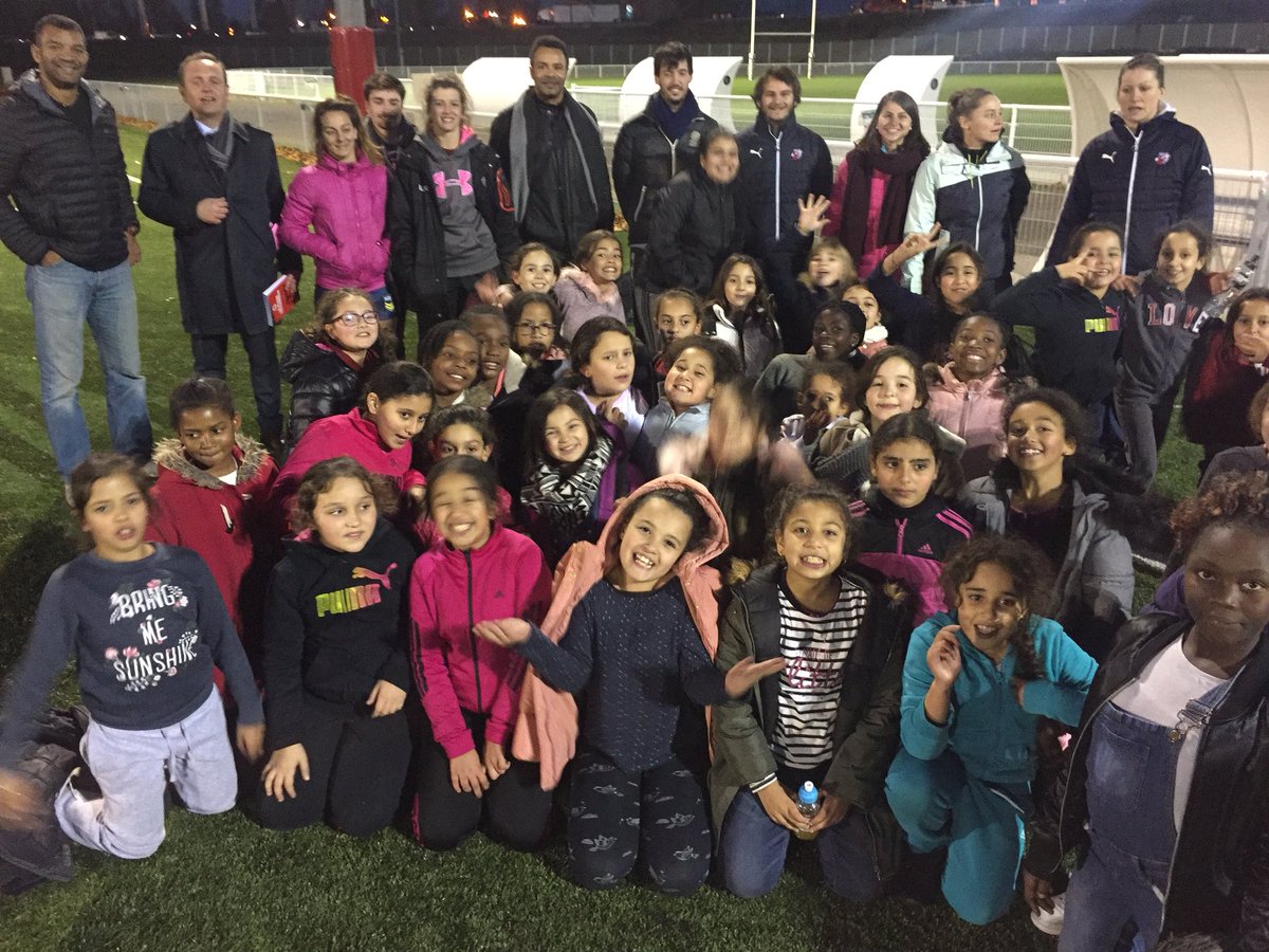 SergeCaramante's tweet photo. Belle opération d’initiation au rugby féminin au  @StadeToulousain avec @AssoRebonds et @ENGIEgroup avec les internationaux @STFeminin et @Blagnac_Rugby_F 🏉👍 https://t.co/wPrvcTQ0Iy