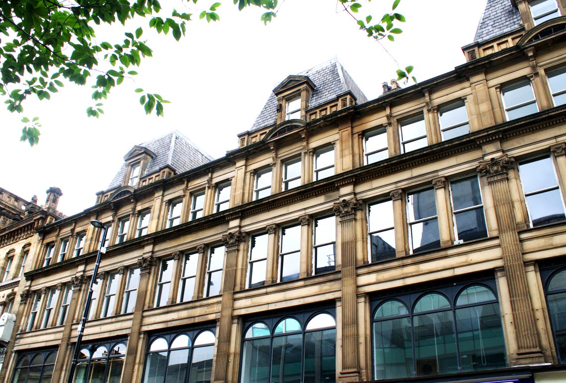 OBIProperty's tweet photo. Newly refurbished 1st floor suite available to let - 3,936 sq ft. Rent at £16.50 psf. Get in touch for more details! #Exposedbrickwork #pendantlighting #airconditioned #Deansgate #MCR #Lancasterbuildings #Characterspace https://t.co/yCJSyXxiW0