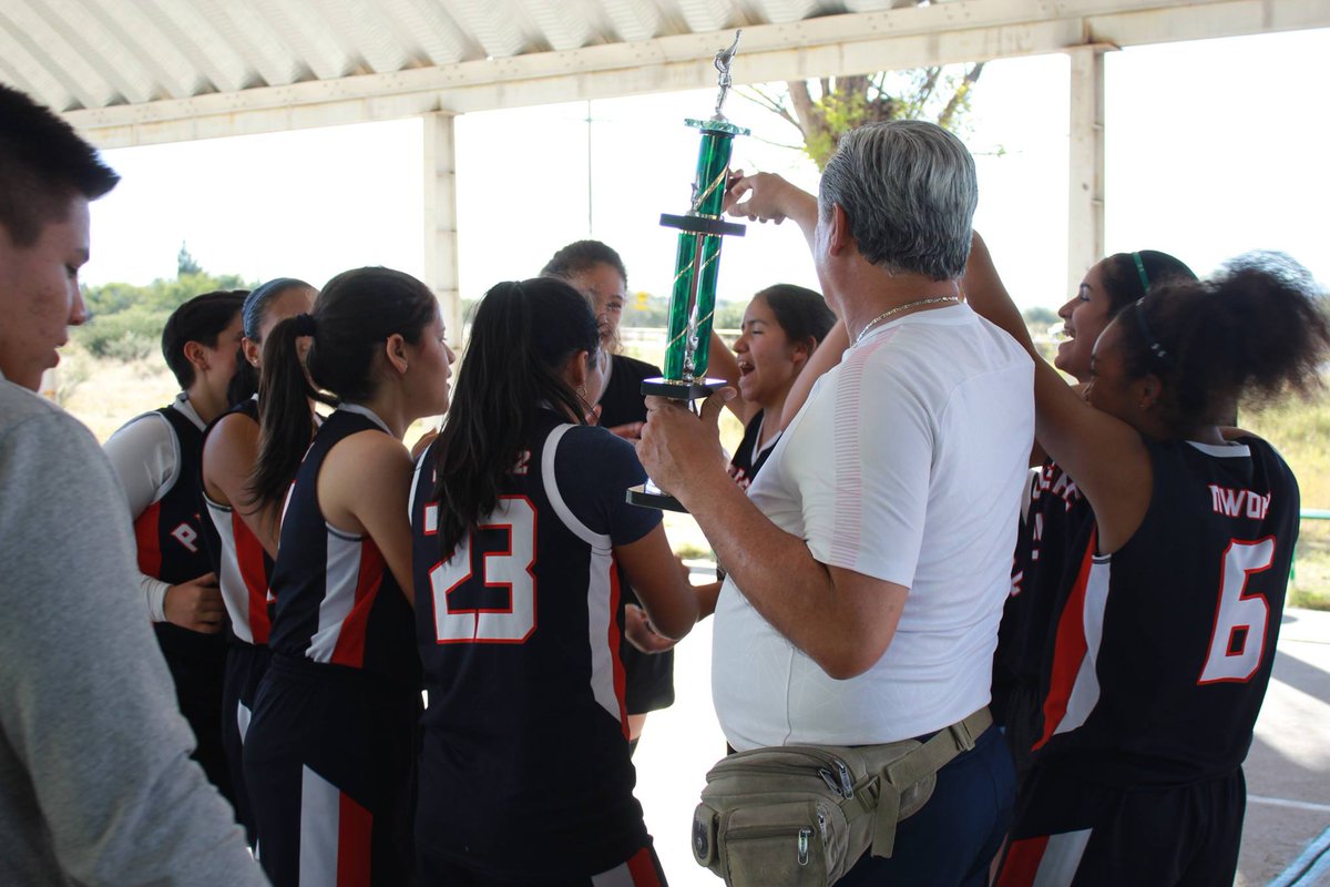 promedac's tweet photo. 🏀Equipo de Basquetbol femenil PROMEDAC, Campeonas del Torneo 41 Aniversario del CBTa 63 Doroteo Arango Arambula en San Juan del Rio. 
¡Muchas felicidades Chicas!🤜🤛 
#LaCalidadNoSeDiscute #OrgulloAcaxee #Campeonas https://t.co/s5jomWmZzS