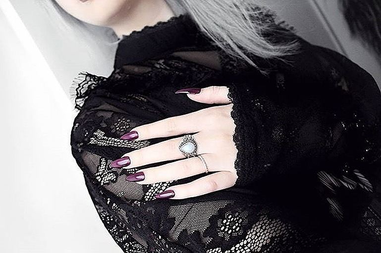 hellaholics's tweet photo. Moonstone Magic ✨. Black lace, burgundy and moonstone combo by @tavujesus 🌙. ALL sterling silver gemstone rings on SALE this #cybermonday, shop link in bio 🔮.
-
-
-
#moonstone #moonstonering #sterlingsilver #silver #silverring #ring #moonstonejewelle… https://t.co/BQTD8TBojL https://t.co/lKGlauZiXb
