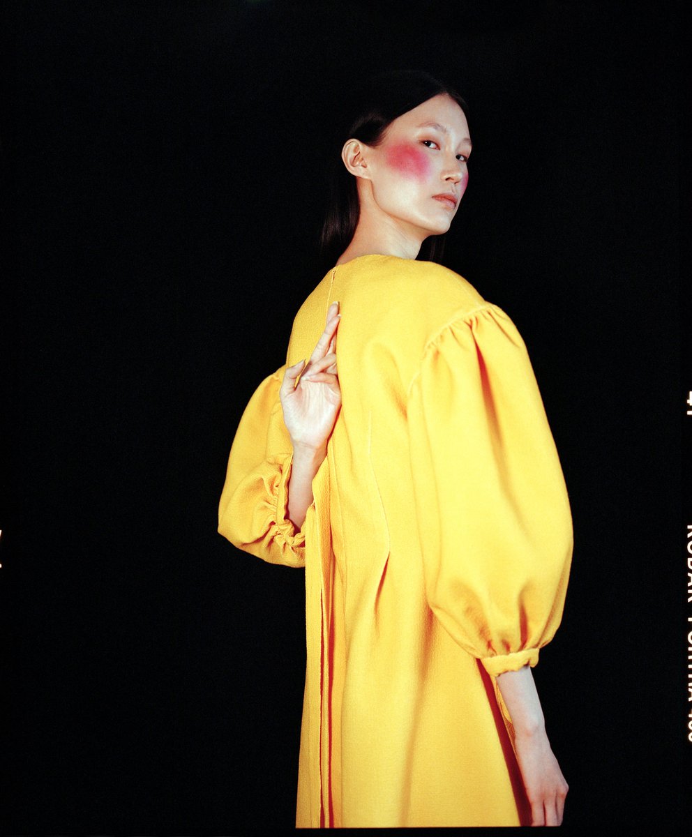 💛Dark Hour💛: bullettmedia.com/editorial/dark… (📷: Malak Kabbani, 👛: Przemyslaw Paszkowski, ✂️💄: Lai Zakaria, 👩🏻: Chen)💫 #BULLETTFashion