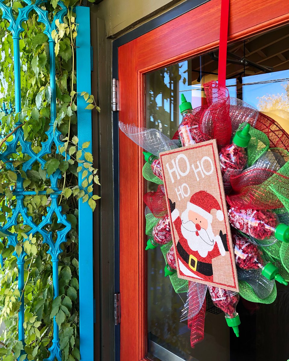 saigonavondale's tweet photo. The holiday season is heating up! Now catering all parties, meetings, tailgates, and very merry gatherings of any kind! Give us a call (986-8899) and let us spice up your next event! #srirachawreath #sriracha #wreath #happyholidays #merrychristmas #bham #birmingham #bhamfood https://t.co/Js85dDzunq