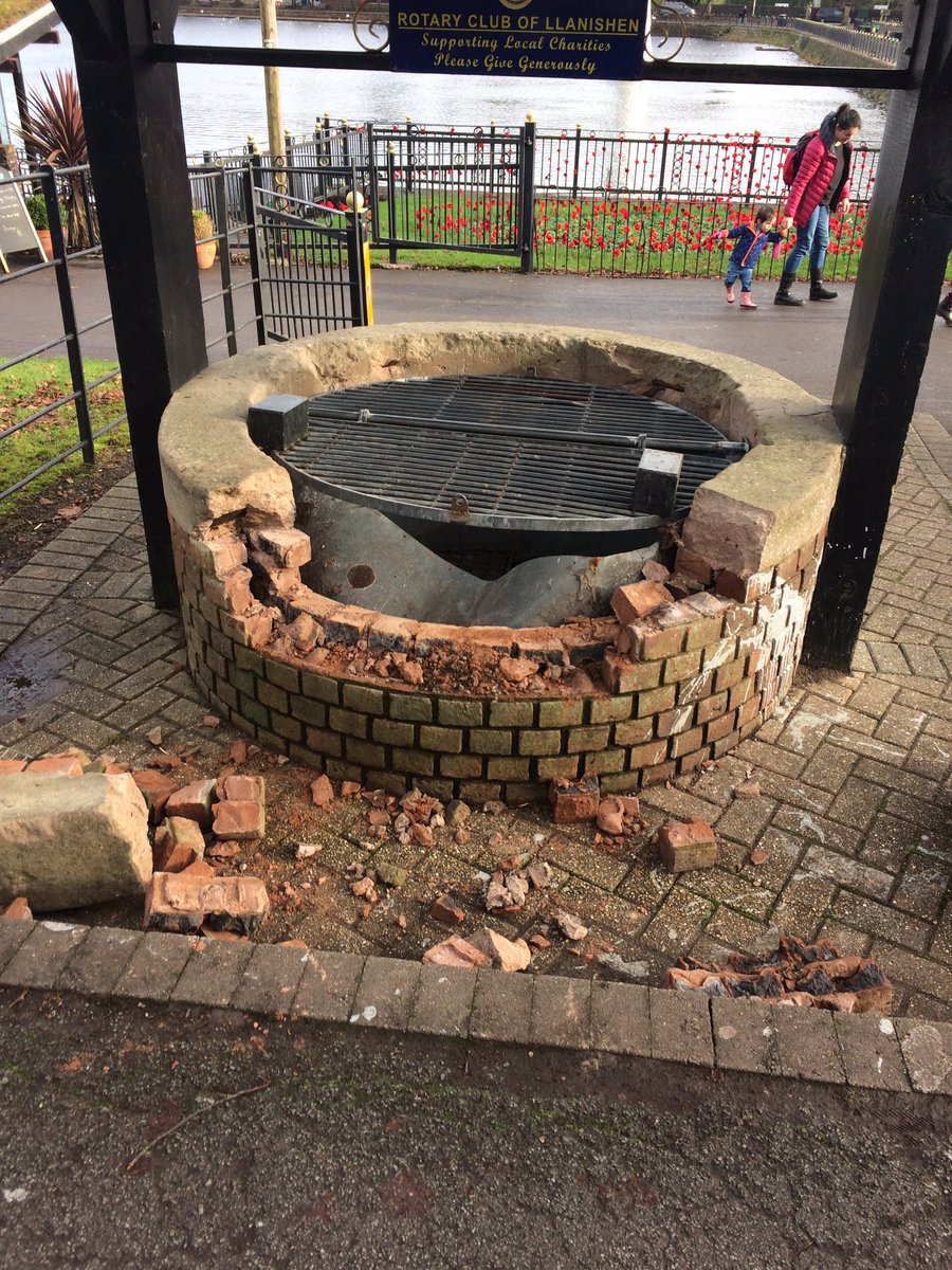 CCCUrbanRangers's tweet photo. Vandalism and theft in #roathpark over last night. If anyone heard or saw anything please contact 101 reference number 442 27/11/17 @cardiffcouncil @swpcardiff @ILovesTheDiff https://t.co/H0AbOxM3SG