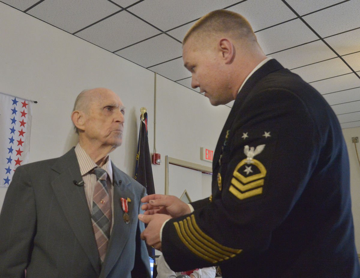 TheSunChronicle's tweet photo. WWII veteran in #NorthAttleboroMA finally gets medal. https://t.co/Lfxaizsdm6 @SCNAttleboro #veteran @NAttleboro https://t.co/LiWtzPFCYI