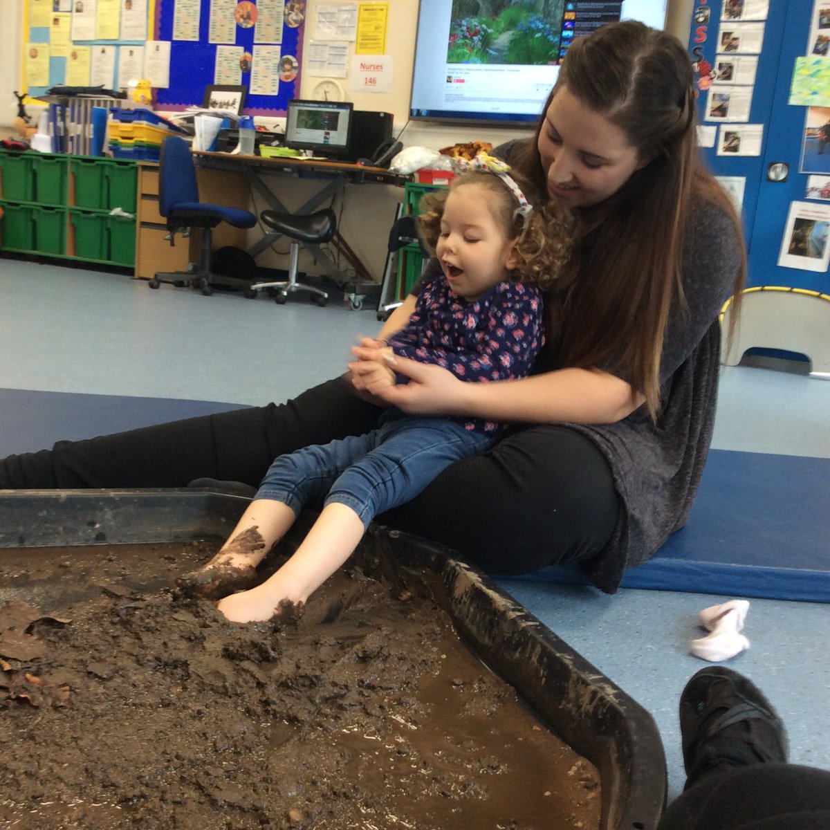 wilsonstfeed's tweet photo. #wsladybirds #wsturtles #parent morning Parents at our messy play and rebound session https://t.co/xdh7sRY8r8