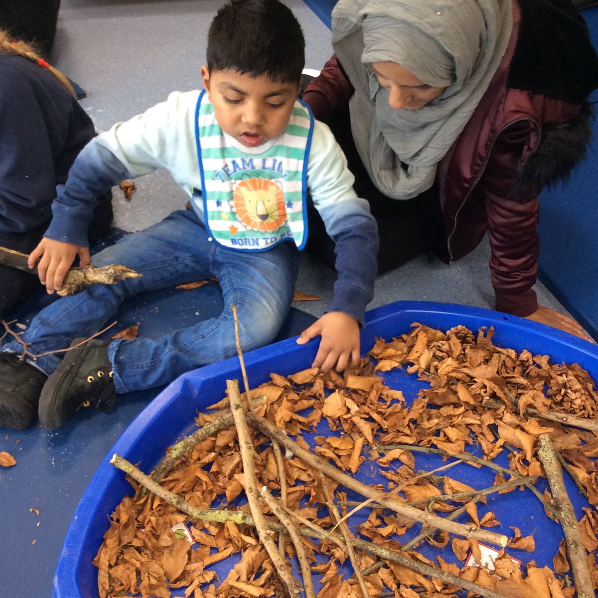 wilsonstfeed's tweet photo. #wsladybirds #wsturtles #parent morning Parents at our messy play and rebound session https://t.co/xdh7sRY8r8