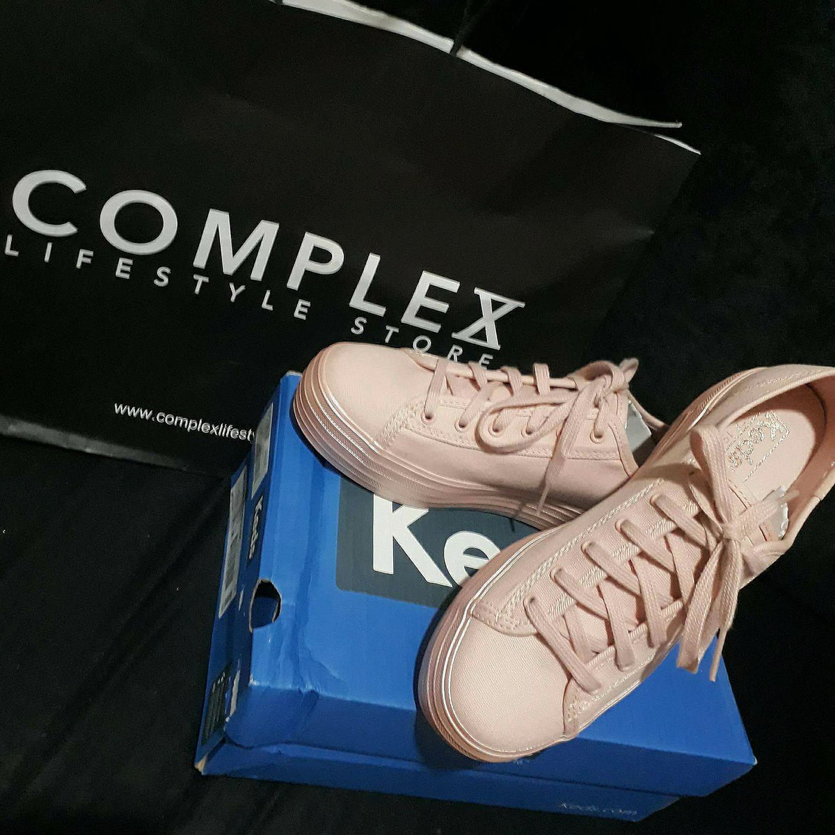 micheleacero's tweet photo. Omg my heart is happy 💛 finally got you babyyy!! I'm so lucky kasi last pair na to 😭 #addedtomycollection https://t.co/CJID7u4L2I