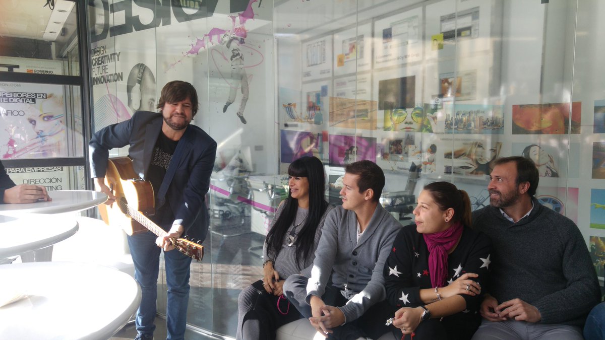 NettDigital's tweet photo. @LuisCbrian + @EbocaVending ☕ diversión asegurada con #NETTeam #SoloConPasion @capicafeina #ebocatour #Cafecantante #Tupuedesserelsiguiente https://t.co/lHa3UySi5R