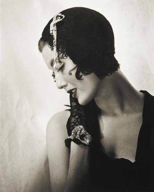 AtelierMilliner's tweet photo. Imagine a night on the tiles in this beauty, cocktails anyone?

Be #vinspired to join the December #hatventchallenge. Find more on the blog https://t.co/gLSmOd8YdC #clochehat #feathercap #vinspiration #vintage #louisedahlwolfe #blackandwhitephotography #fashiontextilemuseum https://t.co/uub6Q3JZVt