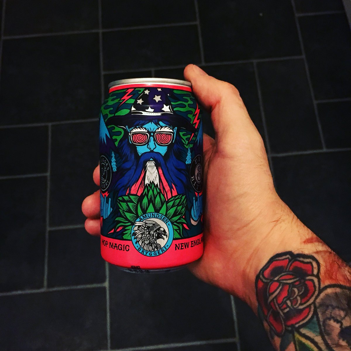 TPOHoppiness's tweet photo. Hop Magic is a collab from @amundsenbrewery @duggesbryggeri and @Dry_and_Bitter.
Aromas of mango, papaya and citrus with a great citrus taste and a bitter, grapefruit finish.
Great beer, and as usual the can art is awesome too!
8/10. 
#beer #beeroclock #manchester #beerporn https://t.co/fDuuPvPaA2