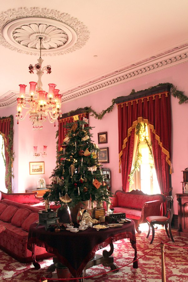 dalprotech's tweet image. .@thismustbeseema takes you back in time this #Christmas at Hamilton Civic Museums, Dundurn Castle and Whitehern, in her #MyHamilton blog.     ow.ly/2Cjx30gPVvc