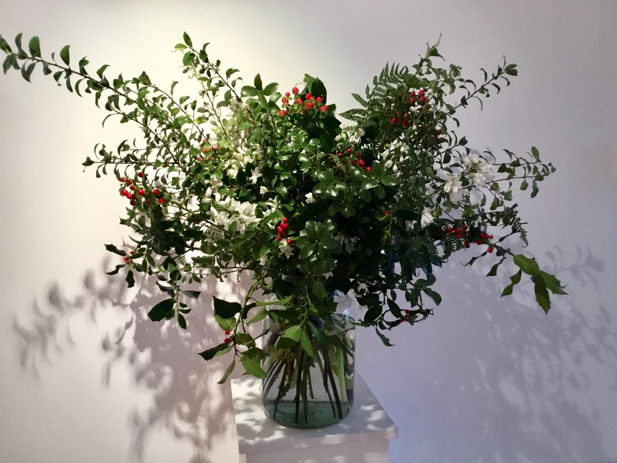 ARTatBROWNSTON's tweet image. Beautiful flowers by @MirandaHackett  Thanks so much! #floral #natural #Seasonal #greenery #berries #holly #winterwedding #weddingflowers