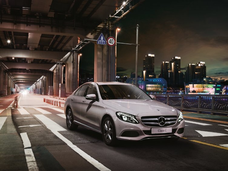 fangiocon's tweet photo. Mantener tu capacidad de asombro. De eso se trata.
Vení a nuestro concesionario y llevate tu próximo #MercedesBenz C250 Style. Te esperamos. https://t.co/Ywh7XwodTx