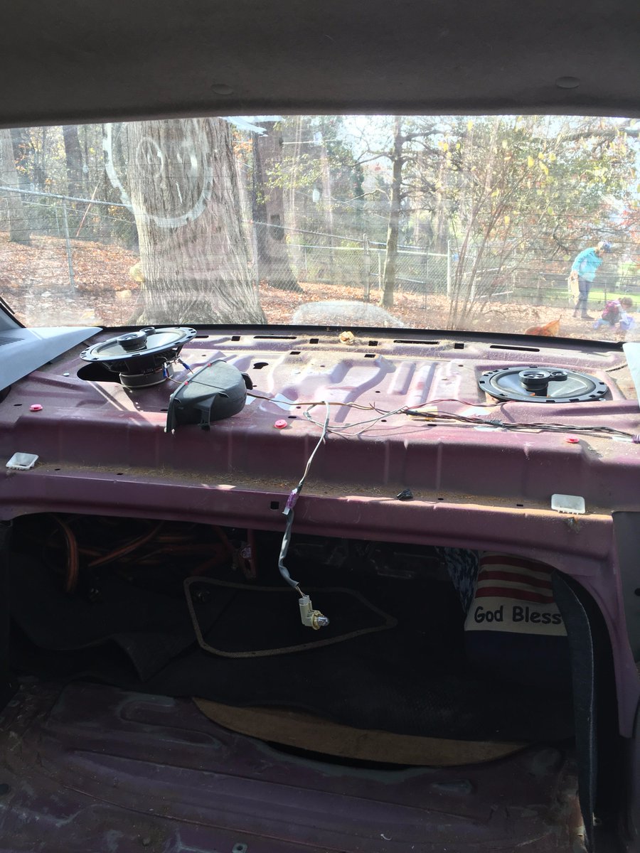 DDCustomMods's tweet photo. Our before and after of our back window space in the #ProjectPOS! The reason why we are "Double Dragon Custom Mods" and not DD Custom PC Mods lol ๐คฃTechnically before wouldn't have the speakers either... but I forgot to take the pic... oops https://t.co/N4cOw4CsR8