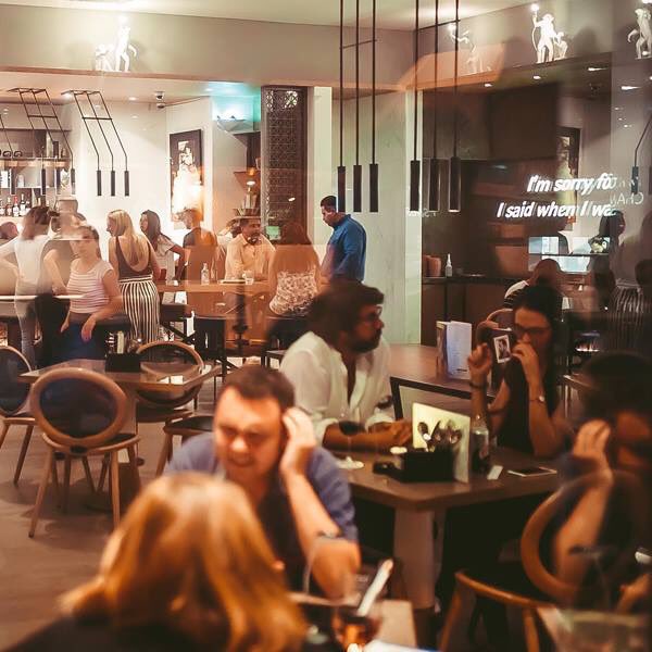 Gents, Mondays are for media males, with 2 free tipples from 6-8pm inside and out and a slick soundtrack! 🎧🍻 #qwertydxb