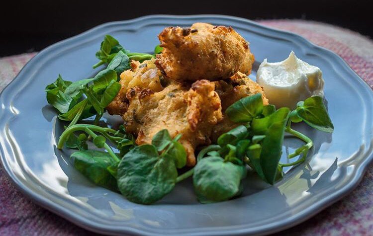MauleandMaule's tweet photo. Justin Maule is cooking some tasty spring onion and pea fritters tonight on @WeAreSTV2 #liveatfive #teaforatenner ๐ฝ๐ฝ๐ฝ๐ฝ๐ฝ https://t.co/XvDafKSE66