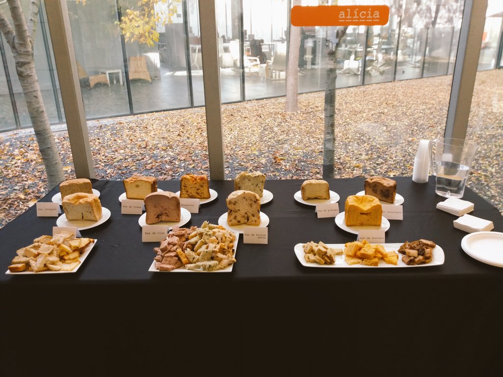 llucarullan's tweet photo. 10 pans #sensegluten gràcies a la investigació de #FundacioAlicia i @panasonicESP. Aviat tota la info a @etselquemenges! #celiacs #glutenfree https://t.co/RFCwgWDZ2C