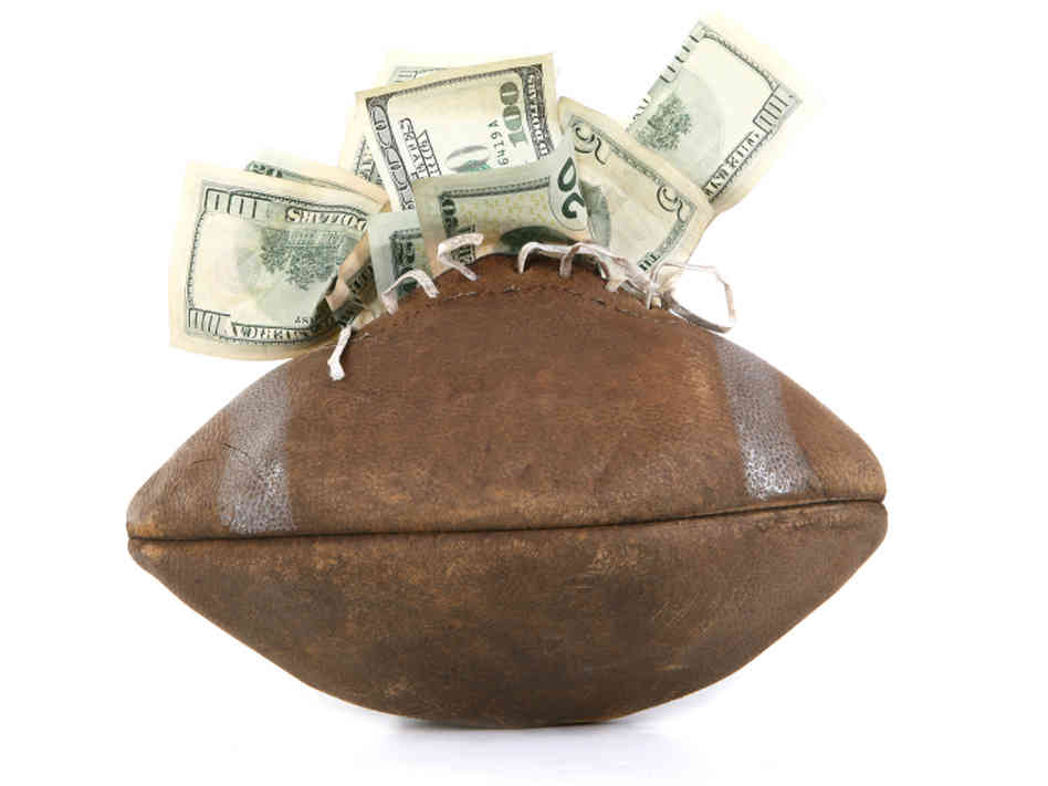 CLynchbo's tweet photo. Ball State paid me $163,083 per win my last year in Muncie. I guess that looks pretty reasonable in comparison to the $212,500 per win they paid this season. #BallStateFB #ChirpChirp #NeuEra https://t.co/jTHeAfn8UQ