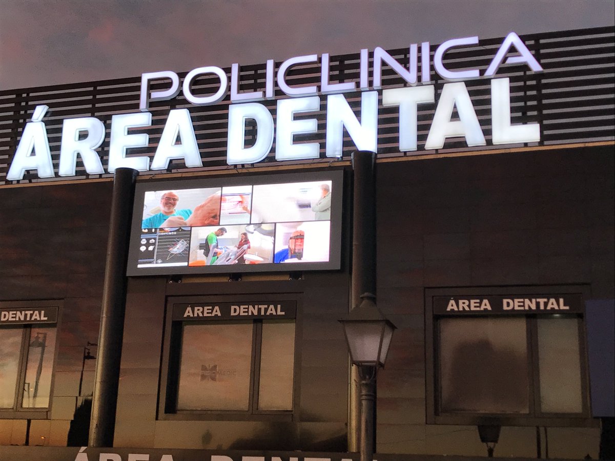Pantalla Led de 3 x 2 m. de 6mm para Policlínica Dental, situada en Villaviciosa de Odón 
Nuestra especialidad son los equipos audiovisuales y grandes instalaciones. 
videocenter.es/ofertas-pantal…