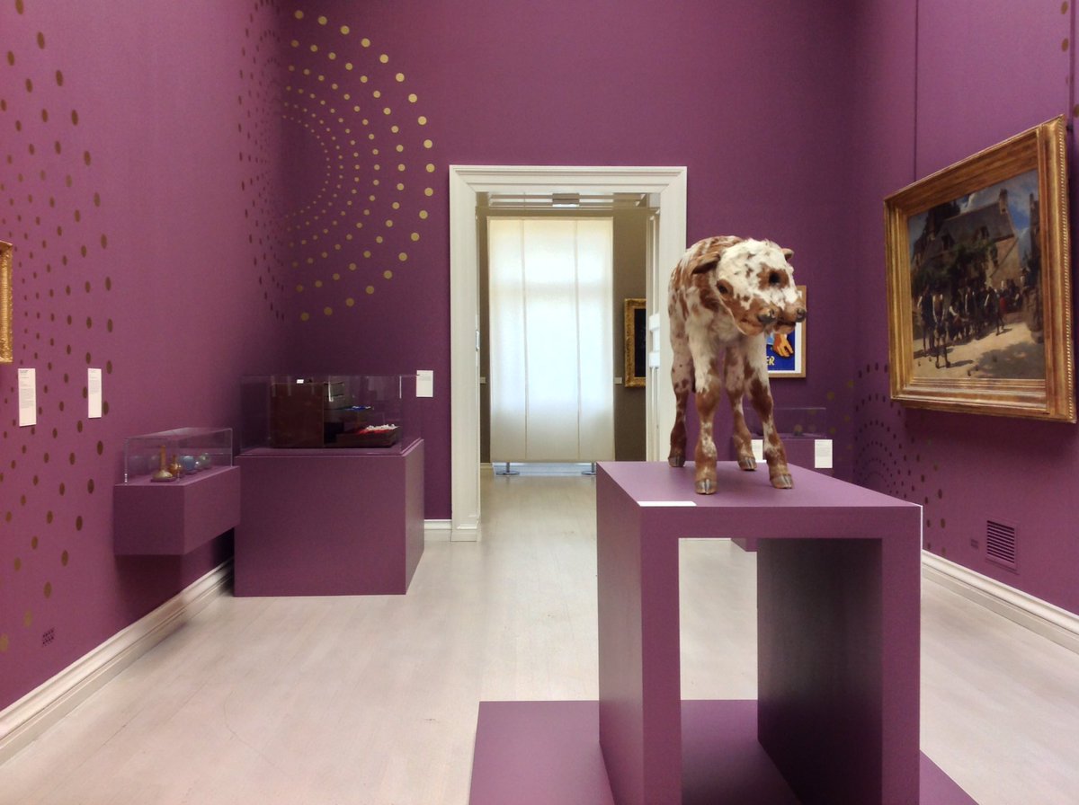 louvrepourtous's tweet photo. Une nouvelle fois, le musée des Beaux-Arts de #Rouen a donné le pouvoir au public pour piocher dans les réserves et composer son exposition C'est la #chambredesvisiteurs dont la star est un veau à deux têtes 😮 https://t.co/XicQZJLwDs #MBARouen https://t.co/sHjNP0sljf
