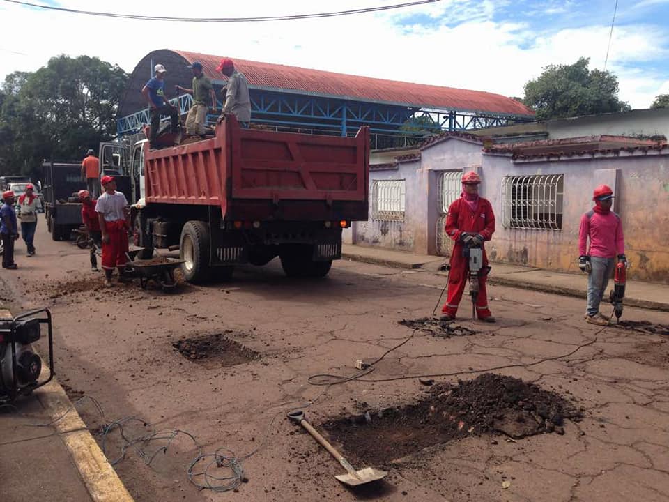 jemora70's tweet photo. #PlanDeAsfaltado avanza en el estado #Amazonas d la mano del Gobernador Miguel Rodríguez @mlambiente @GobAmazonas @jemora70 https://t.co/v145L8OAxB