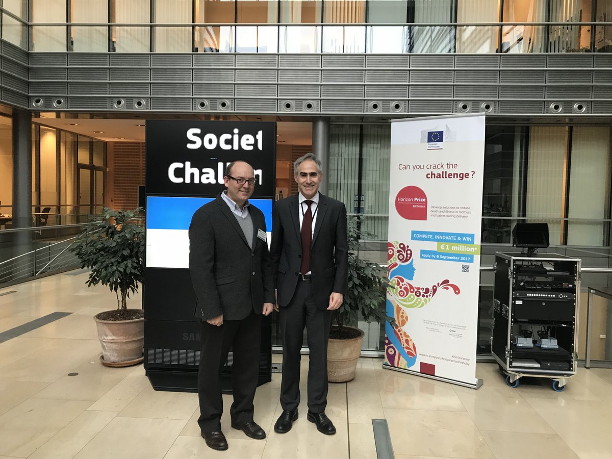 fue_uji's tweet photo. 📍Reunión con Agustín Escardino en #ComisiónEuropea. Presentación del @inam_uji , Institute of Advanced Materials, centro de investigación en el ámbito de la ciencia y tecnología interdisciplinaria. #eurofue #projects: Electric Mobility Car, Solar Cells y Bionic Leaf. https://t.co/CyN2tUiUNH