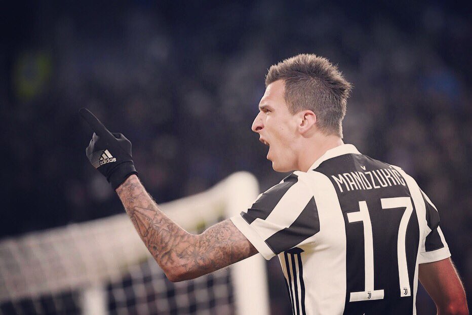 MarioMandzukic9's tweet photo. Vittoria importante - continuiamo a lottare per ritornare in cima! ⚪️⚫️💪🏻 Important win - let's keep fighting to get back on top!

#finoallafine #forzajuve #teamwork #juvespirit #stepbystep #neverstop #mm17🌪 https://t.co/0Sju1d4QVG