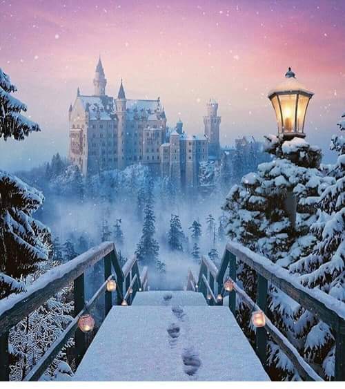 Luca_illy's tweet photo. #poesia nel #castello delle #feste https://t.co/hSyFEt4A85